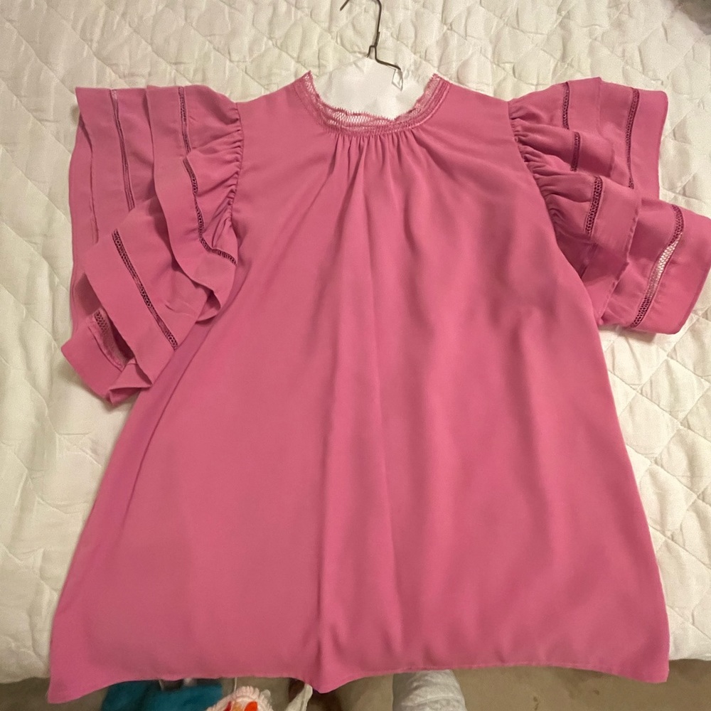 Strut and Bolt pink blouse. Size medium. Good condition.